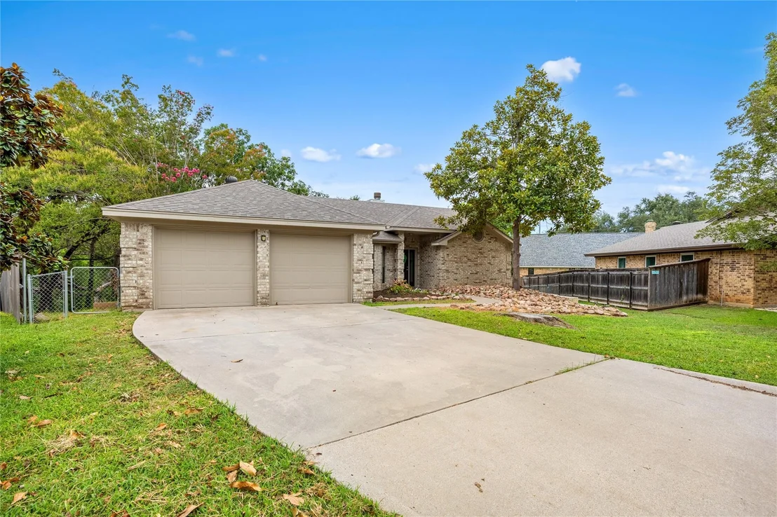 Photo of 4318 Woodstone CIR