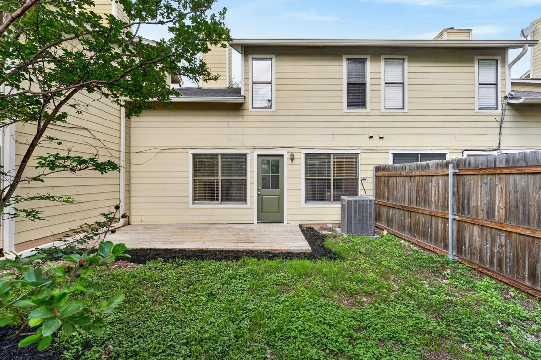 Photo of Unit 203 at 512 Eberhart LN