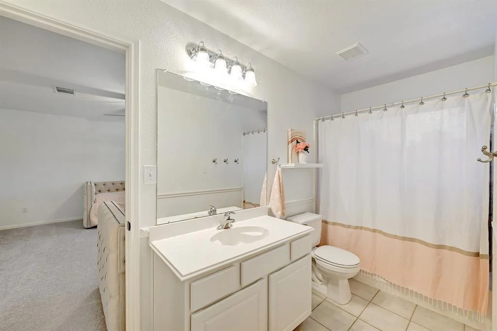Photo of 104 Hazeltine DR