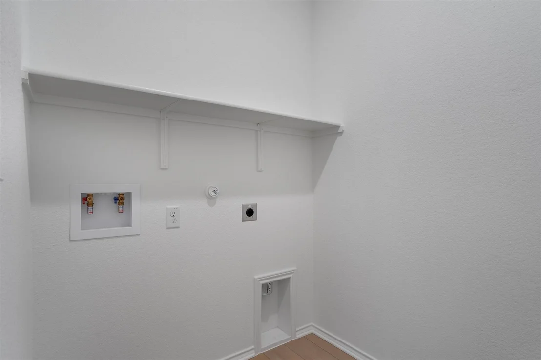 Photo of 310 Livewater LN