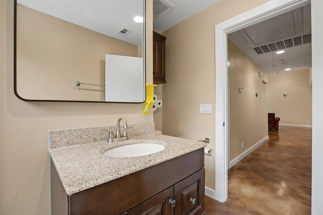 Photo of 5106 Spruce CV