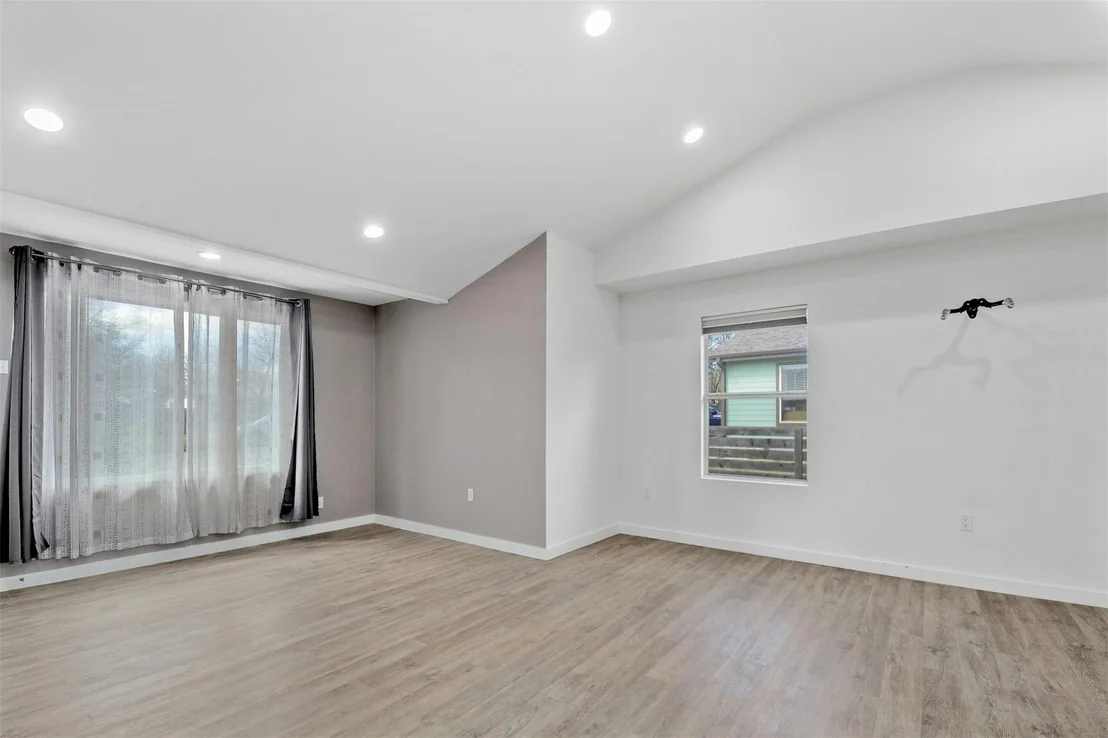 Photo of 1504 Cloverleaf DR