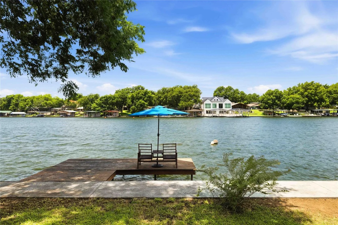Photo of 1308 Lakeside DR