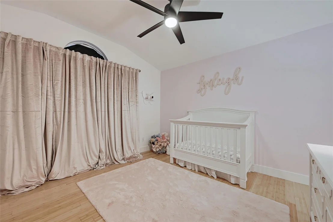 Photo of 329 Cullen BLVD