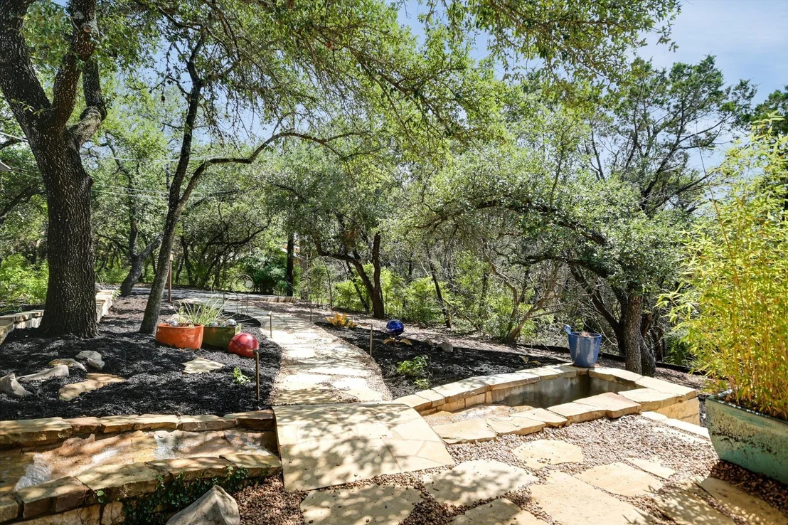 Photo of 1004 Castle Ridge RD
