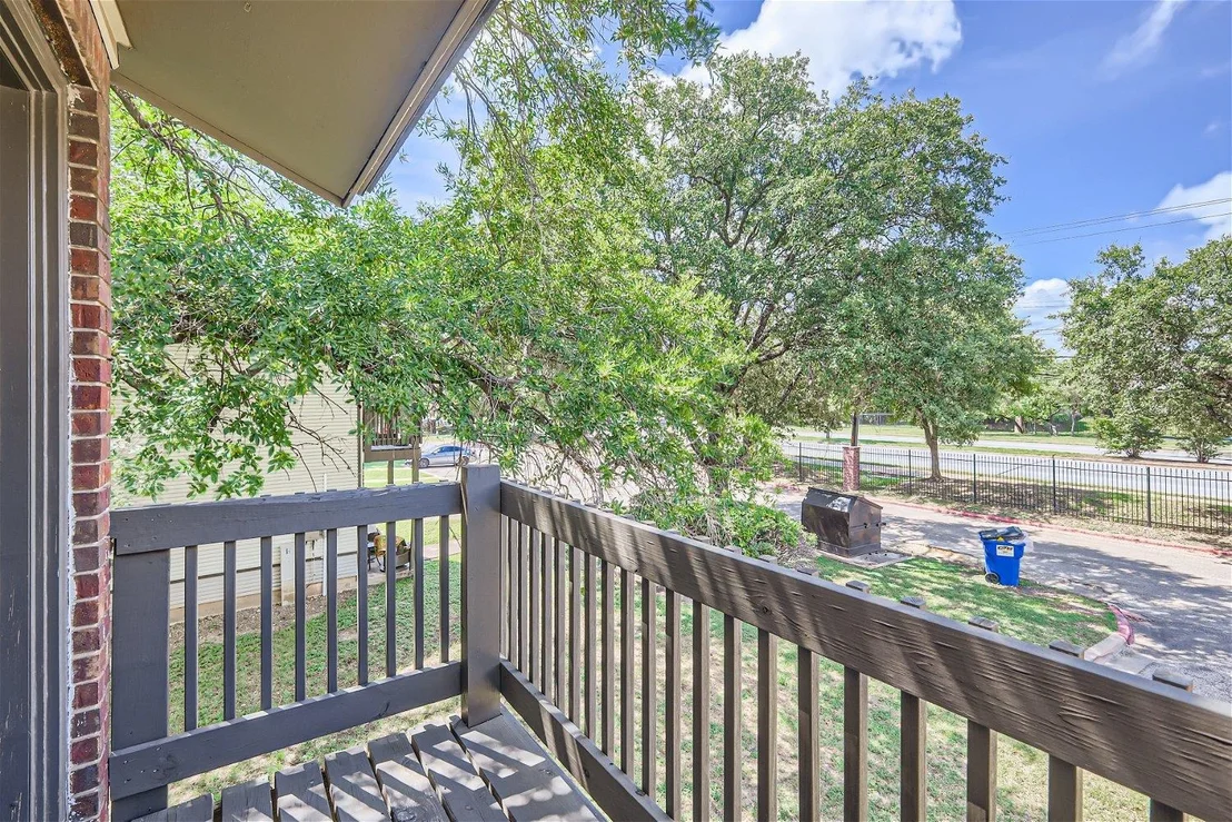 Photo of Unit D at 1830 River Crossing CIR