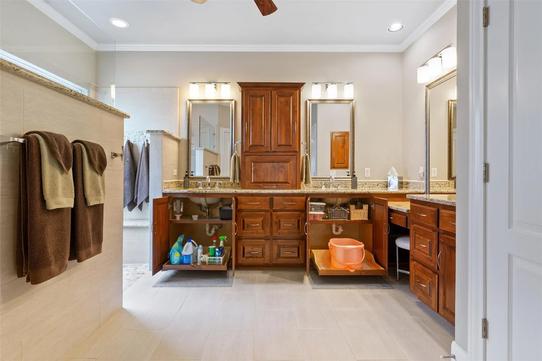 Photo of 619 Breezeway LN