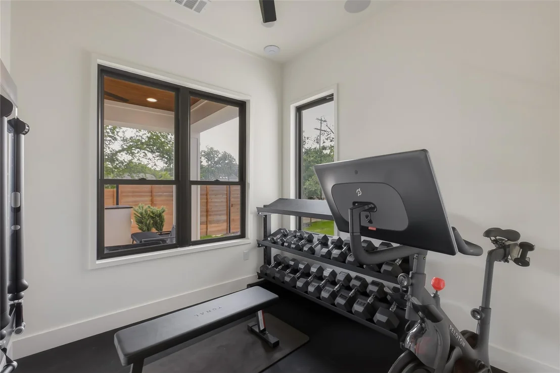 Photo of 705 W 10th ST