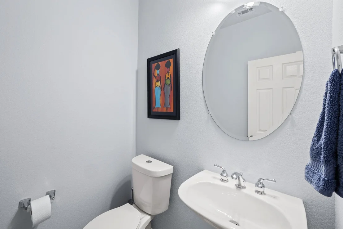 Photo of 136 Eaton LN
