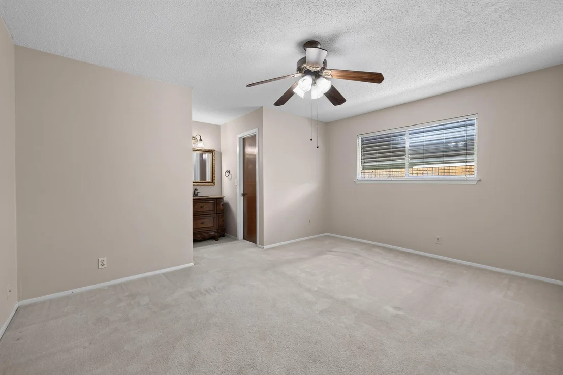 Photo of 600 E Central DR