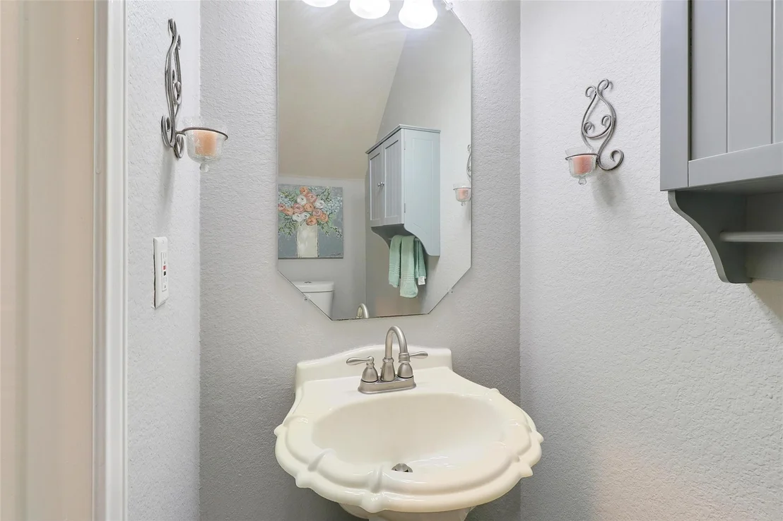 Photo of 1706 Clay LN