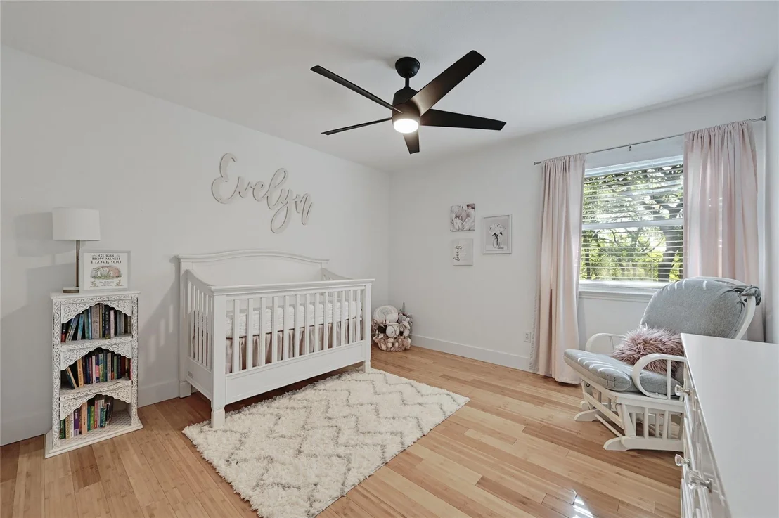 Photo of 329 Cullen BLVD