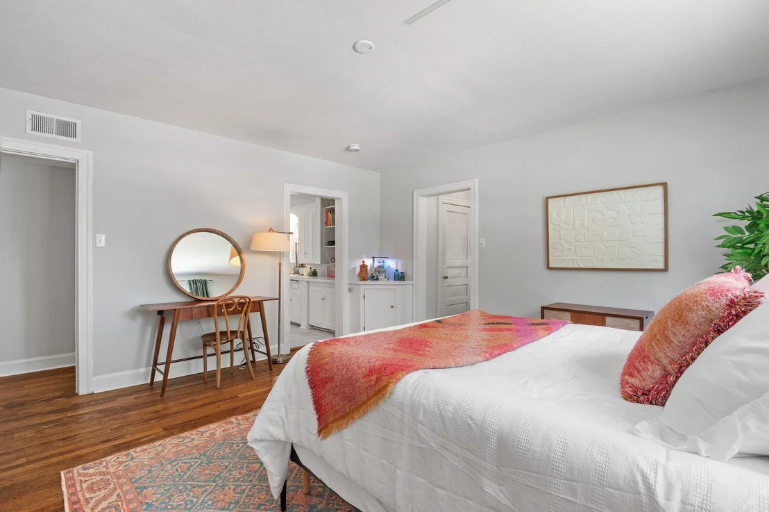 Photo of 907 N Avenue C
