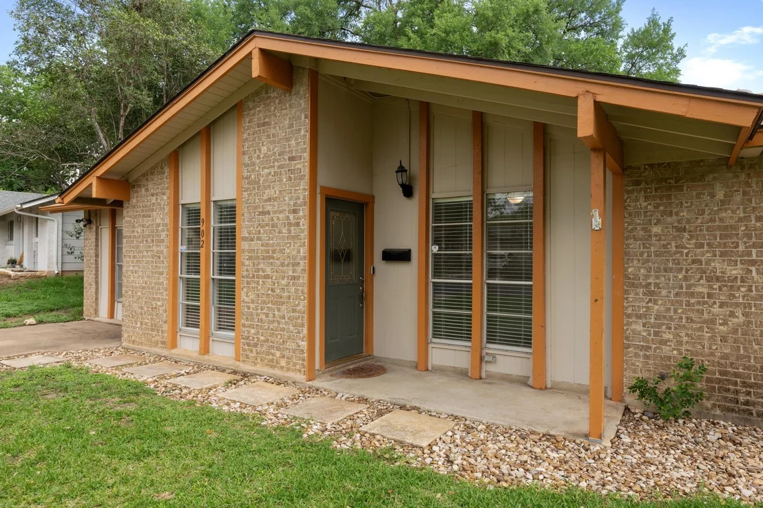 Photo of 902 Emerald Wood DR
