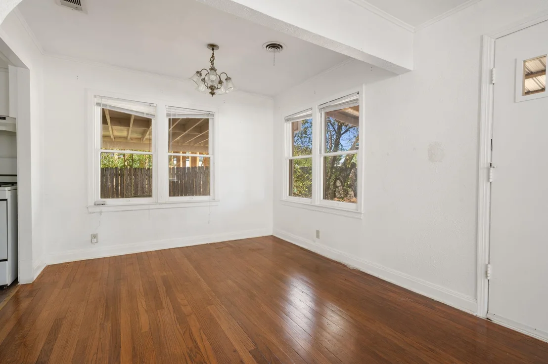 Photo of 511 W Odell ST