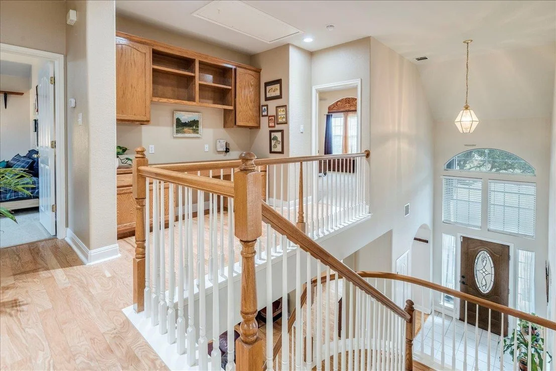Photo of 1077 Fairway