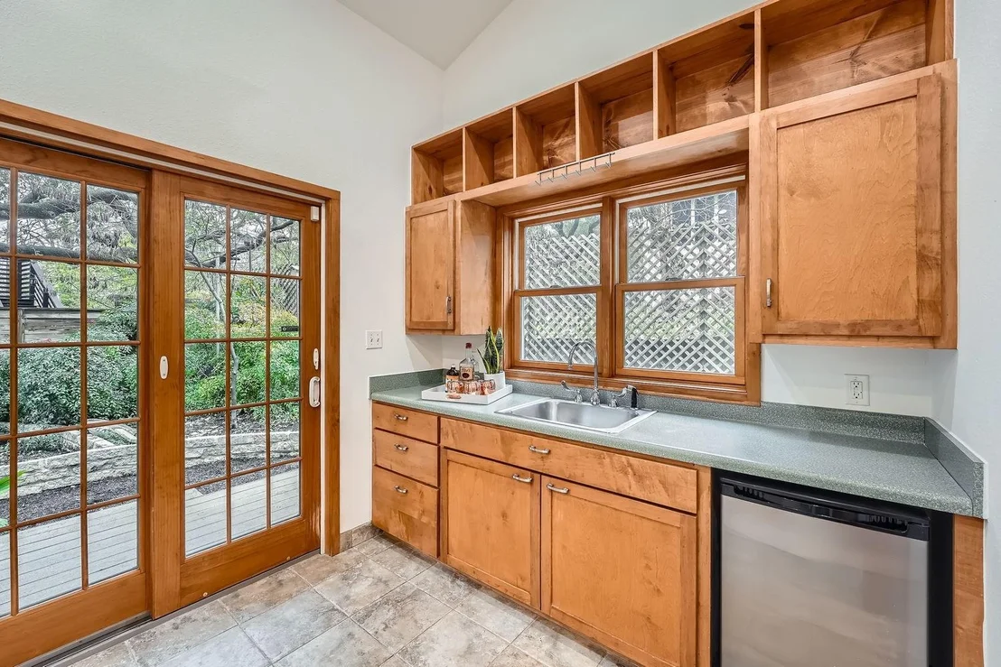 Photo of 1807 Alameda DR