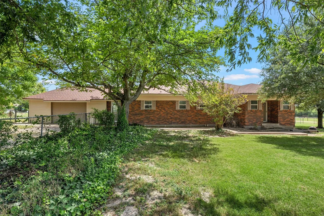 Photo of 204 Christopher DR