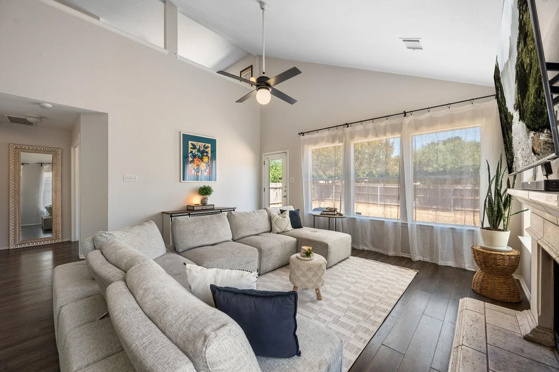 Photo of 1606 Academy PL