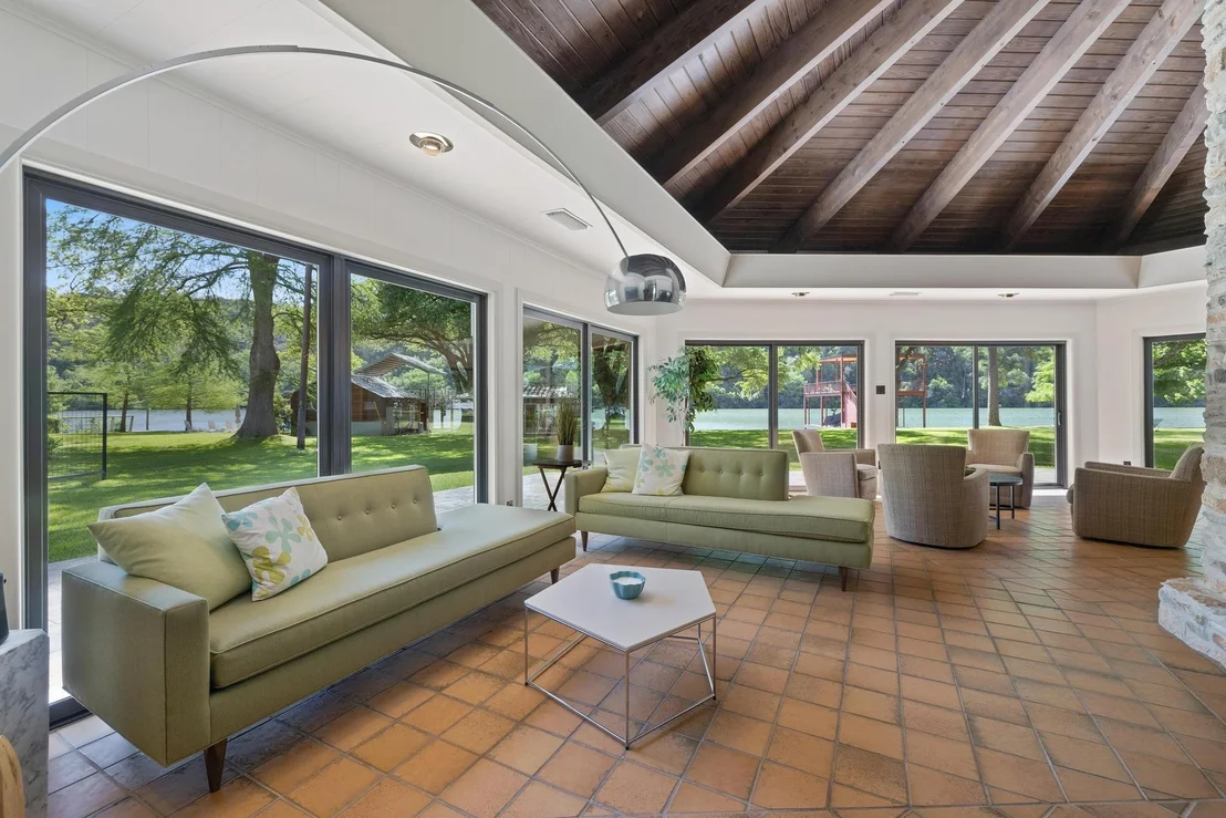 Photo of 2401 Manana ST