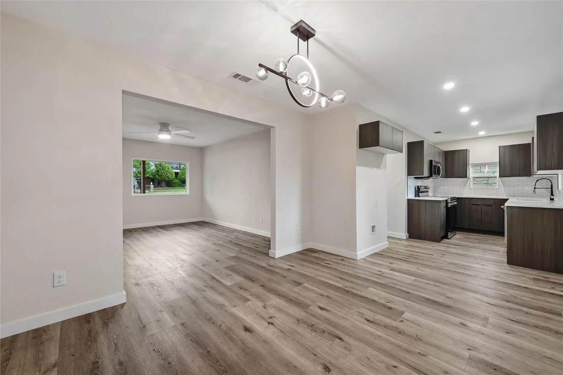 Photo of 409 Bizzy LN