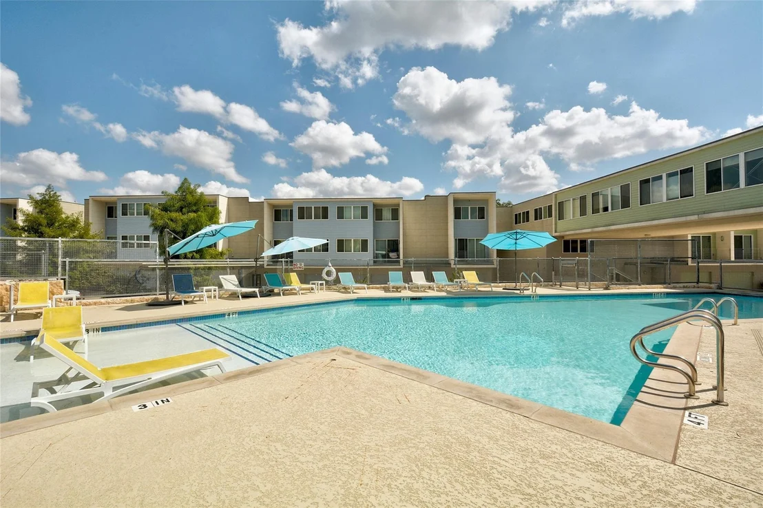 Photo of Unit 113 at 604 N Bluff DR