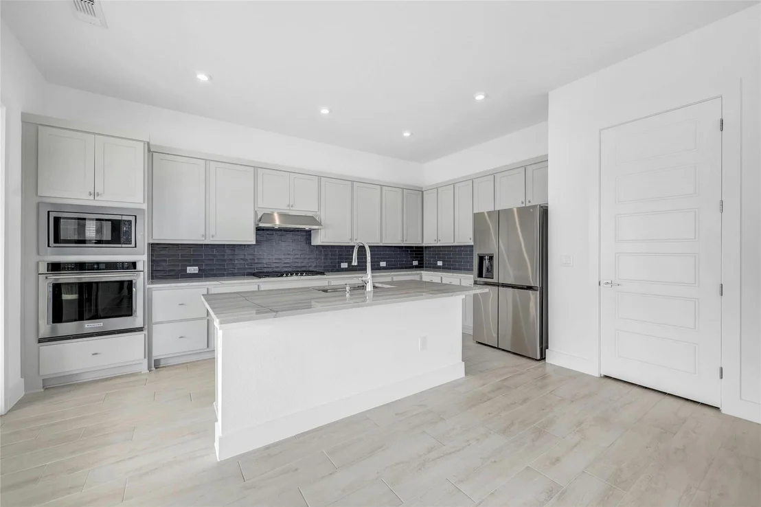 Photo of 213 Oakley PASS