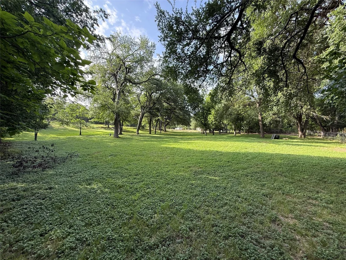Photo of 909 Center CIR