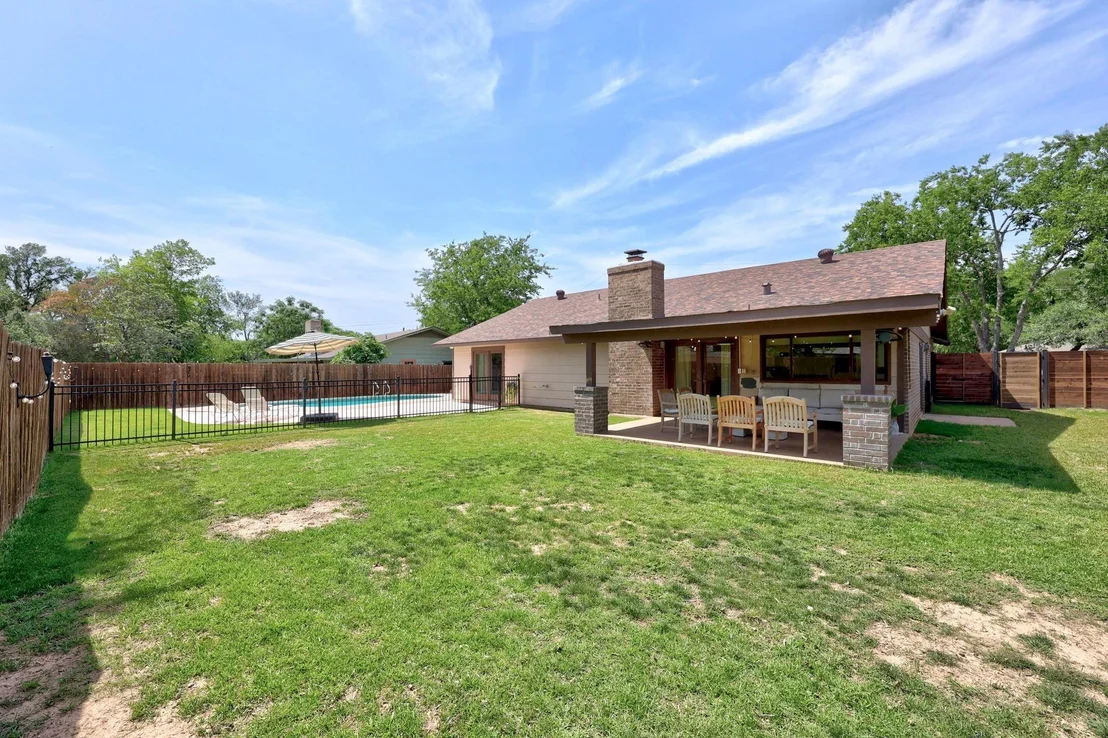 Photo of 1100 Parker CIR