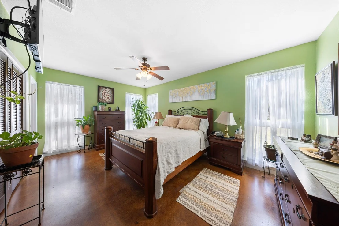 Photo of 305 Clear Springs RD