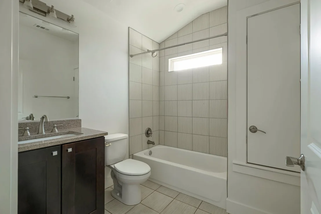 Photo of 936 E 50th ST