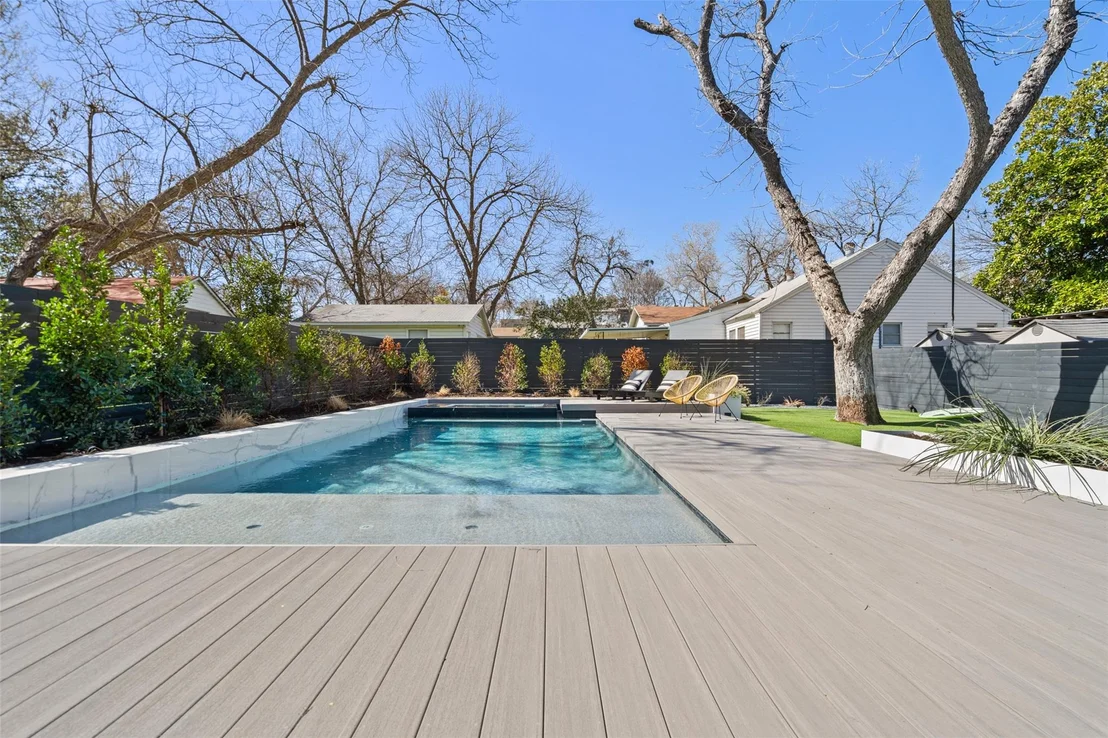 Photo of 1102 Kinney Ave