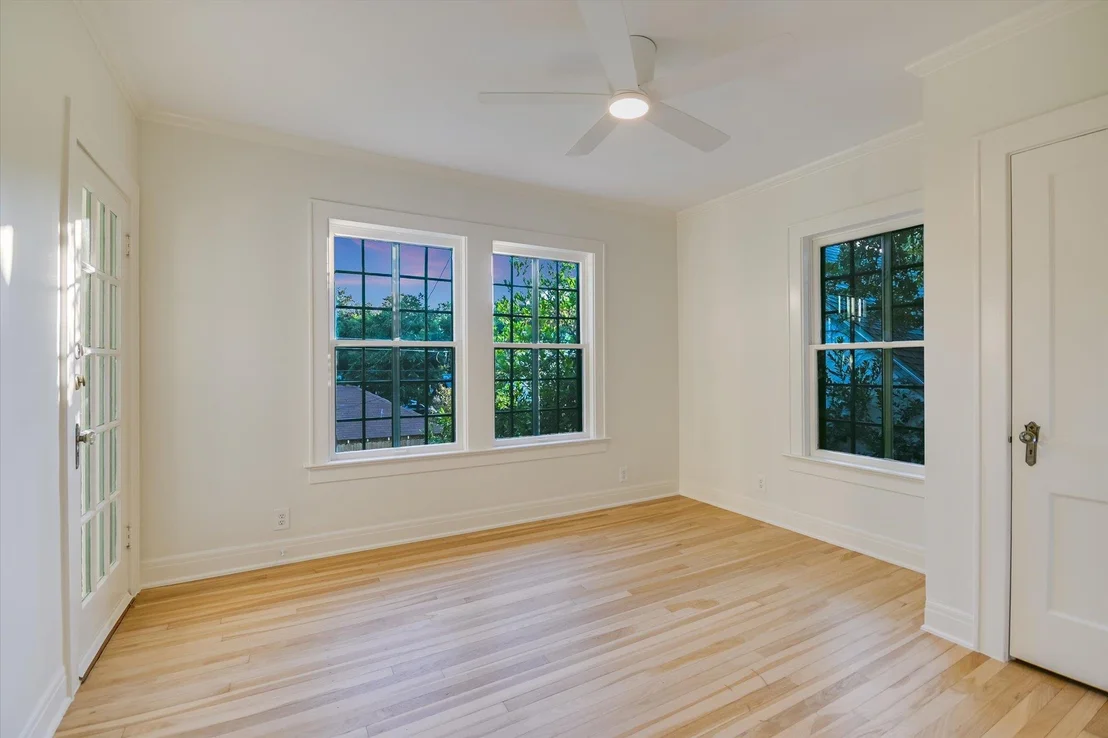 Photo of 113 W 32nd ST