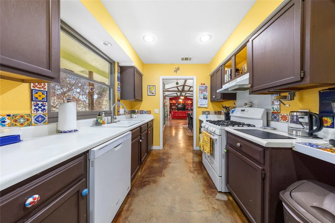 Photo of 305 Clear Springs RD