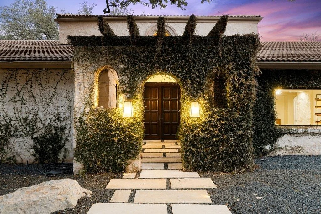 Photo of 11 Ehrlich RD