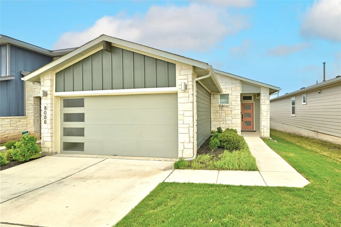 Photo of 8000 Linnie LN