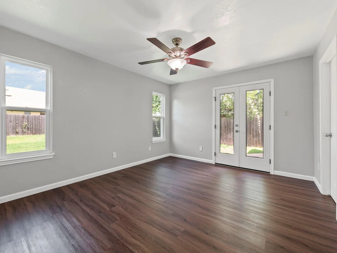 Photo of 1002 Cresswell DR