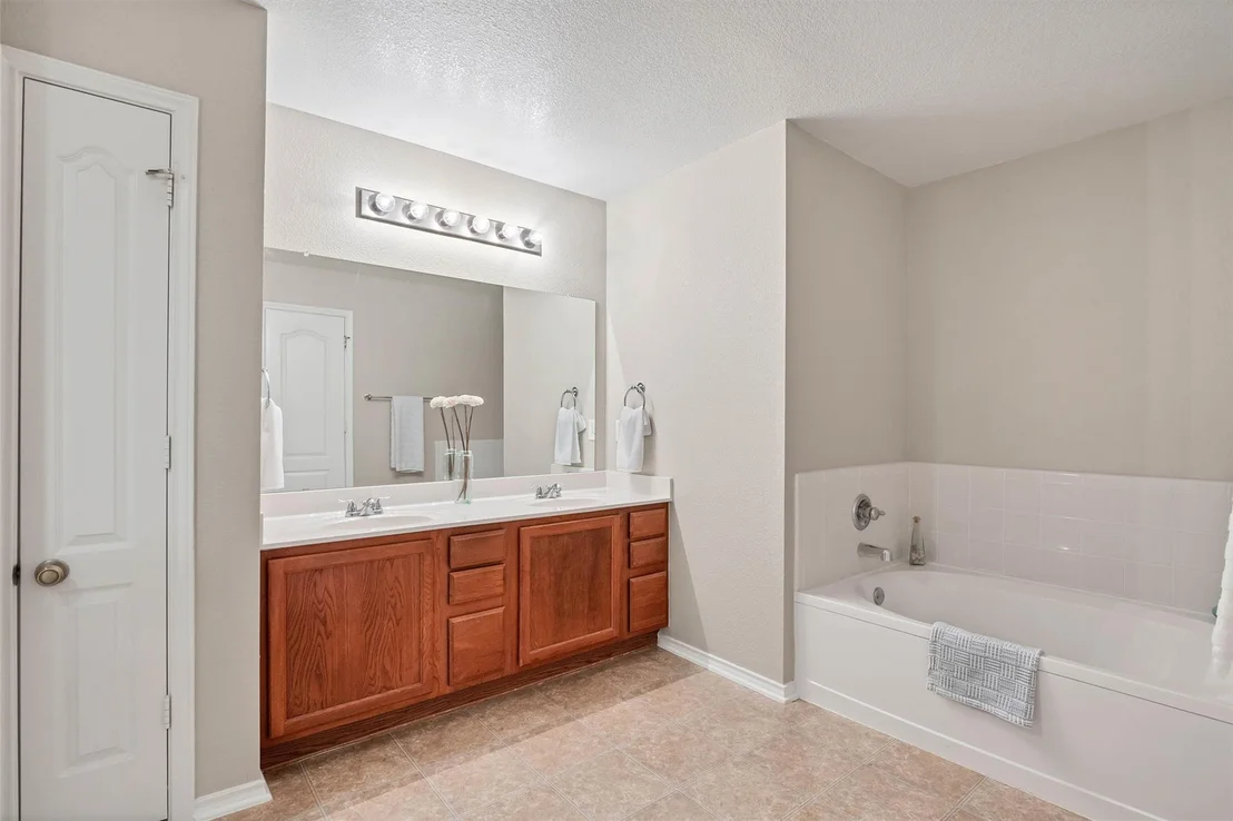 Photo of 515 Paseo Grand DR