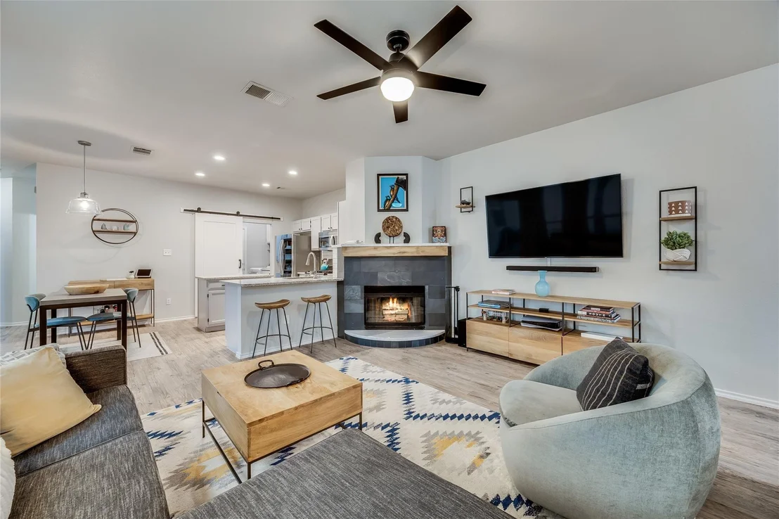 Photo of 922 Thackeray LN