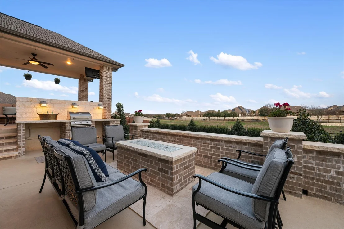 Photo of 2116 Ambling TRL