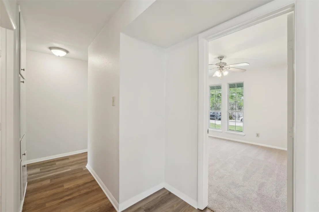 Photo of 3105 Lakeside DR