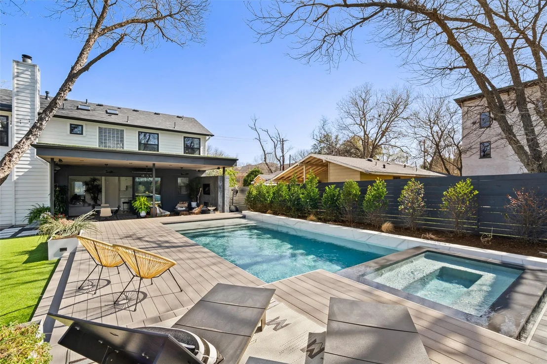 Photo of 1102 Kinney Ave