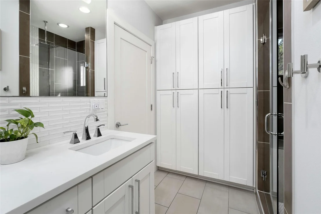 Photo of Unit A at 3105 Powell CIR