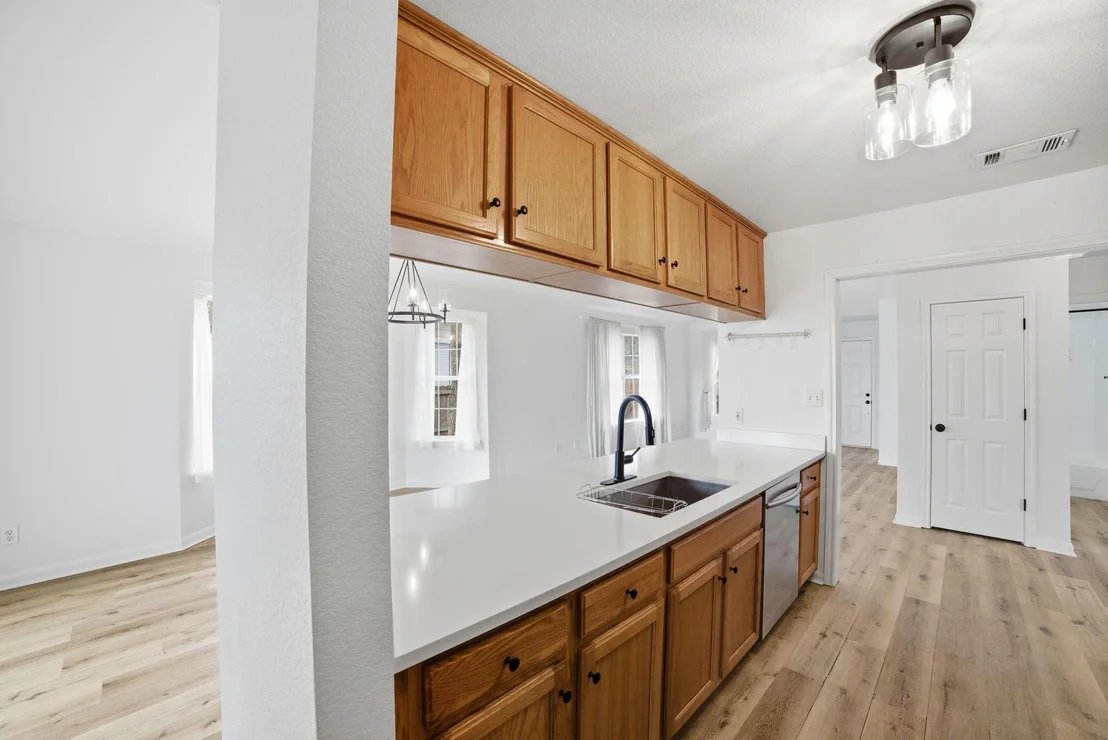 Photo of 104 S Mockingbird CIR