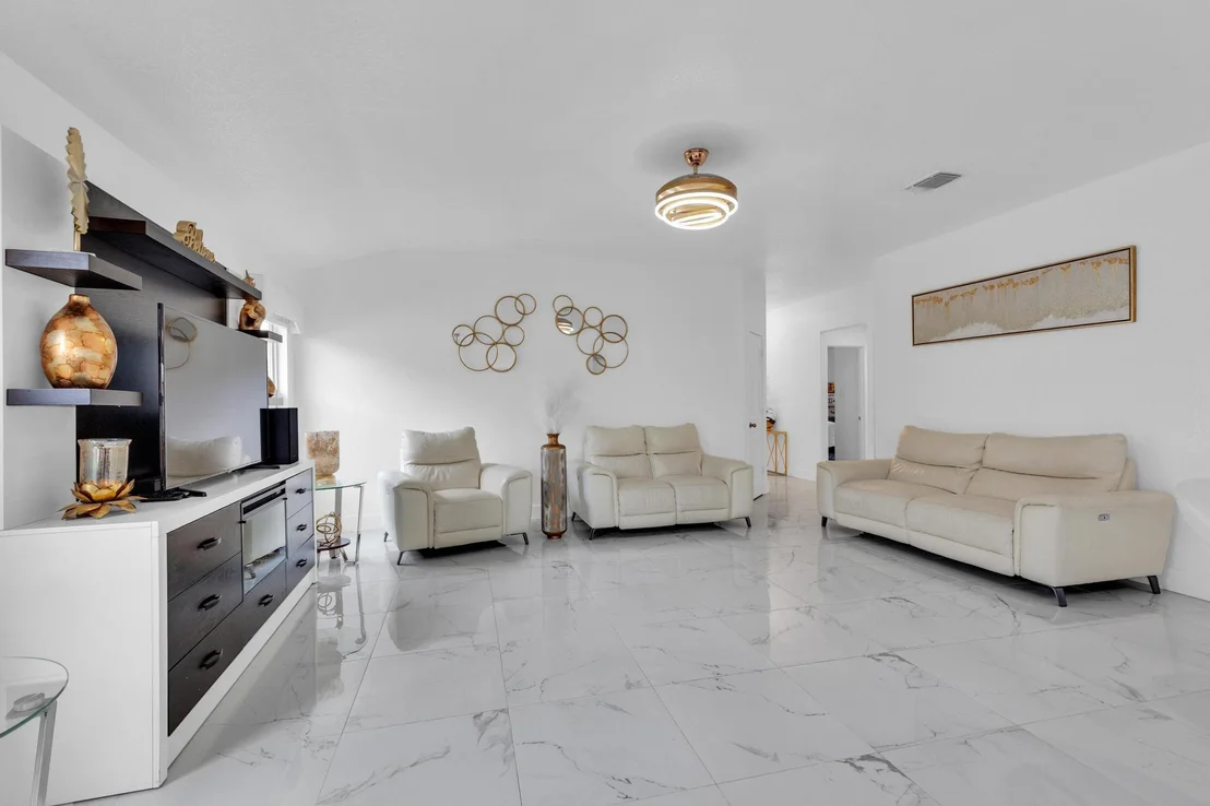 Photo of 119 Beth Ann LOOP