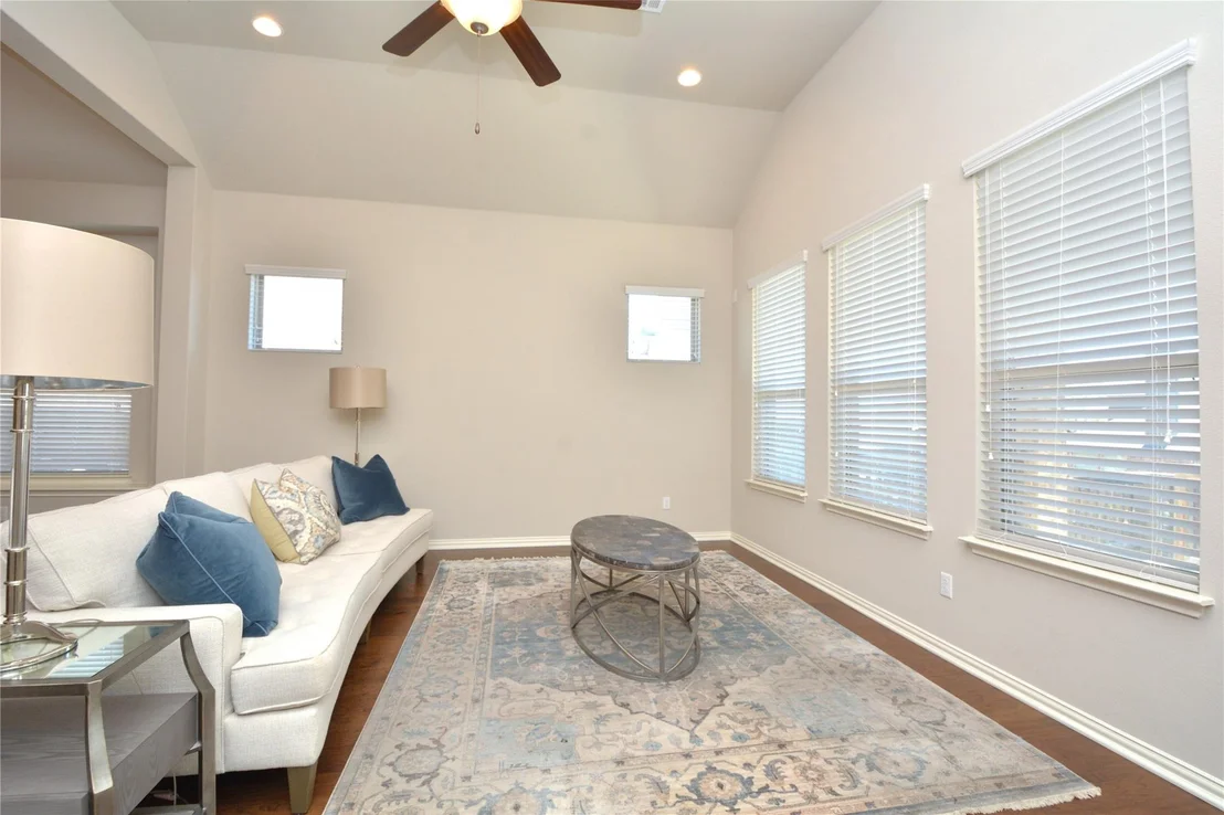 Photo of 142 Venice CV