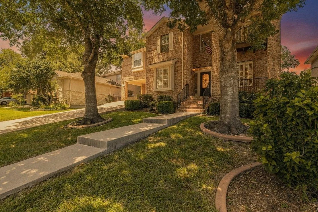 Photo of 3988 Lord Byron CIR