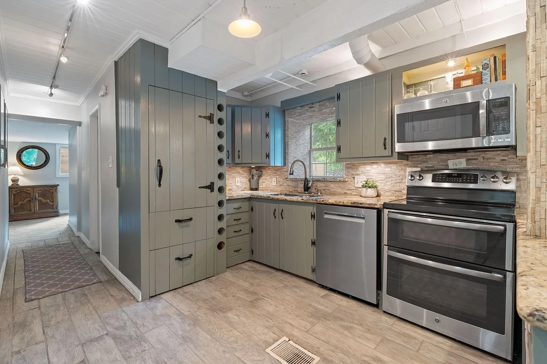 Photo of 2909 Edgewater DR