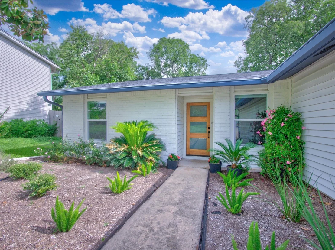 Photo of 2102 Lear LN