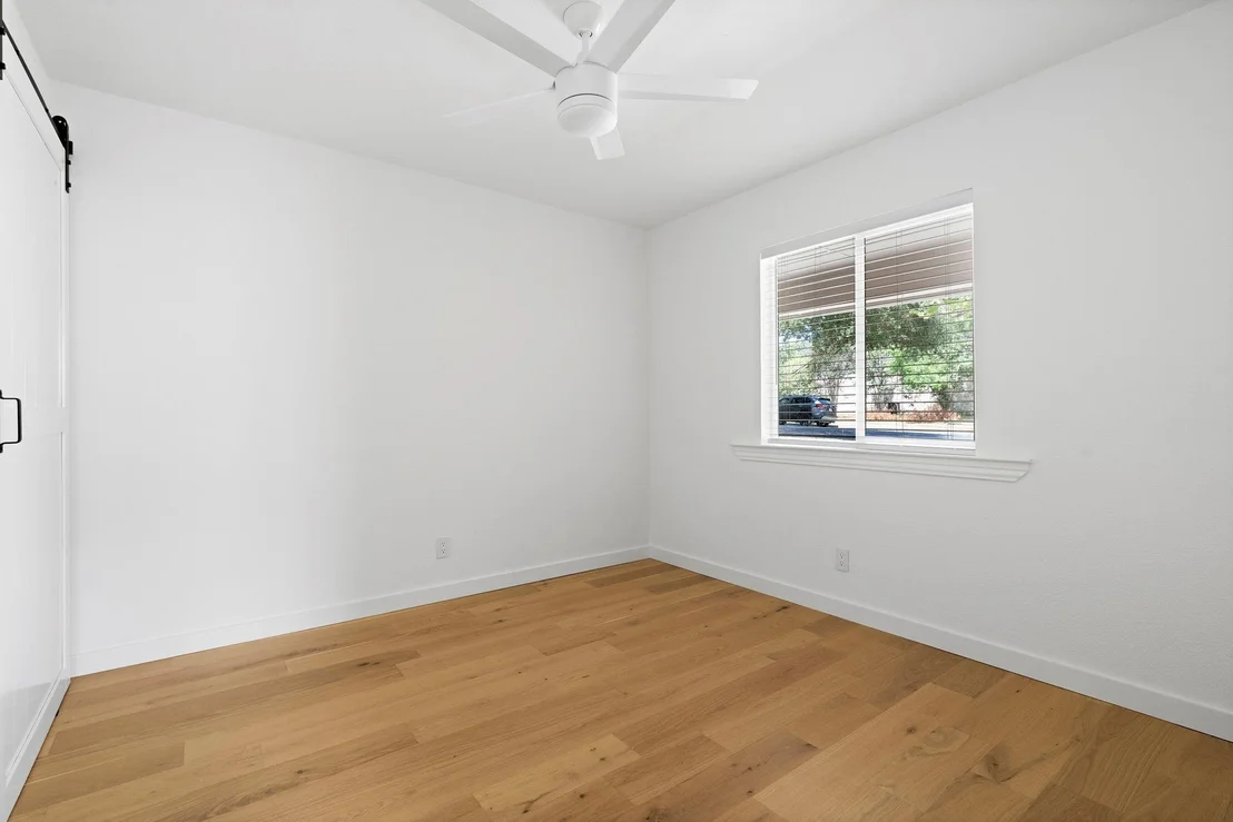 Photo of 5405 Porsche LN